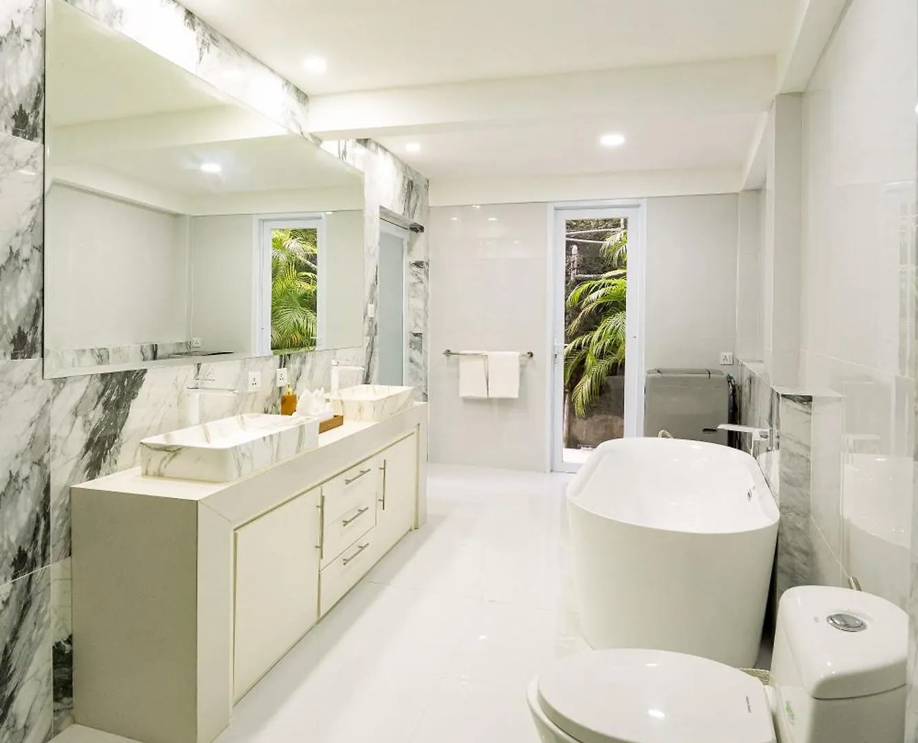 Spacious 3 Bedroom Villa With Private Pool And Billiards Seminyak