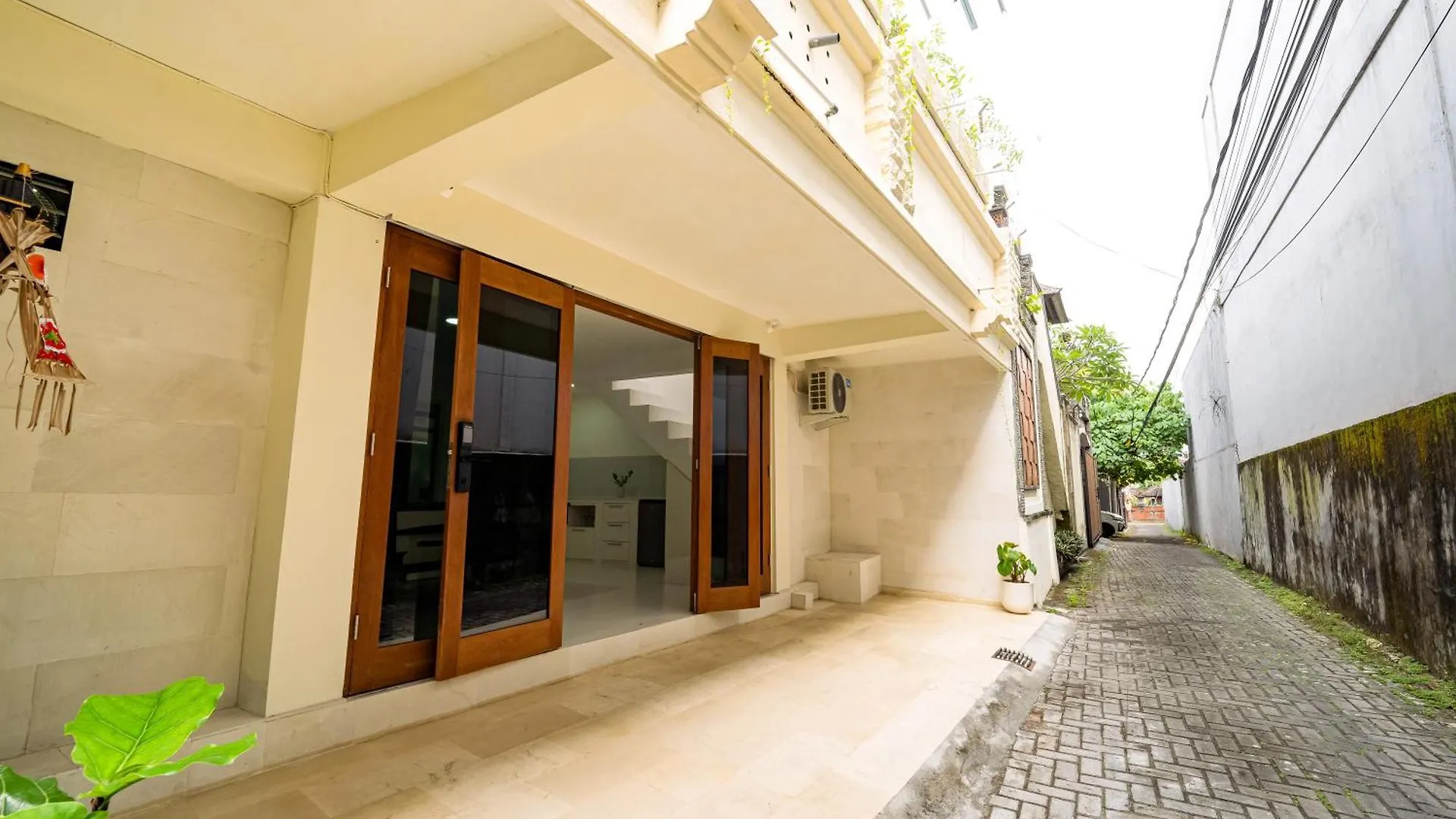 Spacious 3 Bedroom Villa With Private Pool And Billiards Seminyak