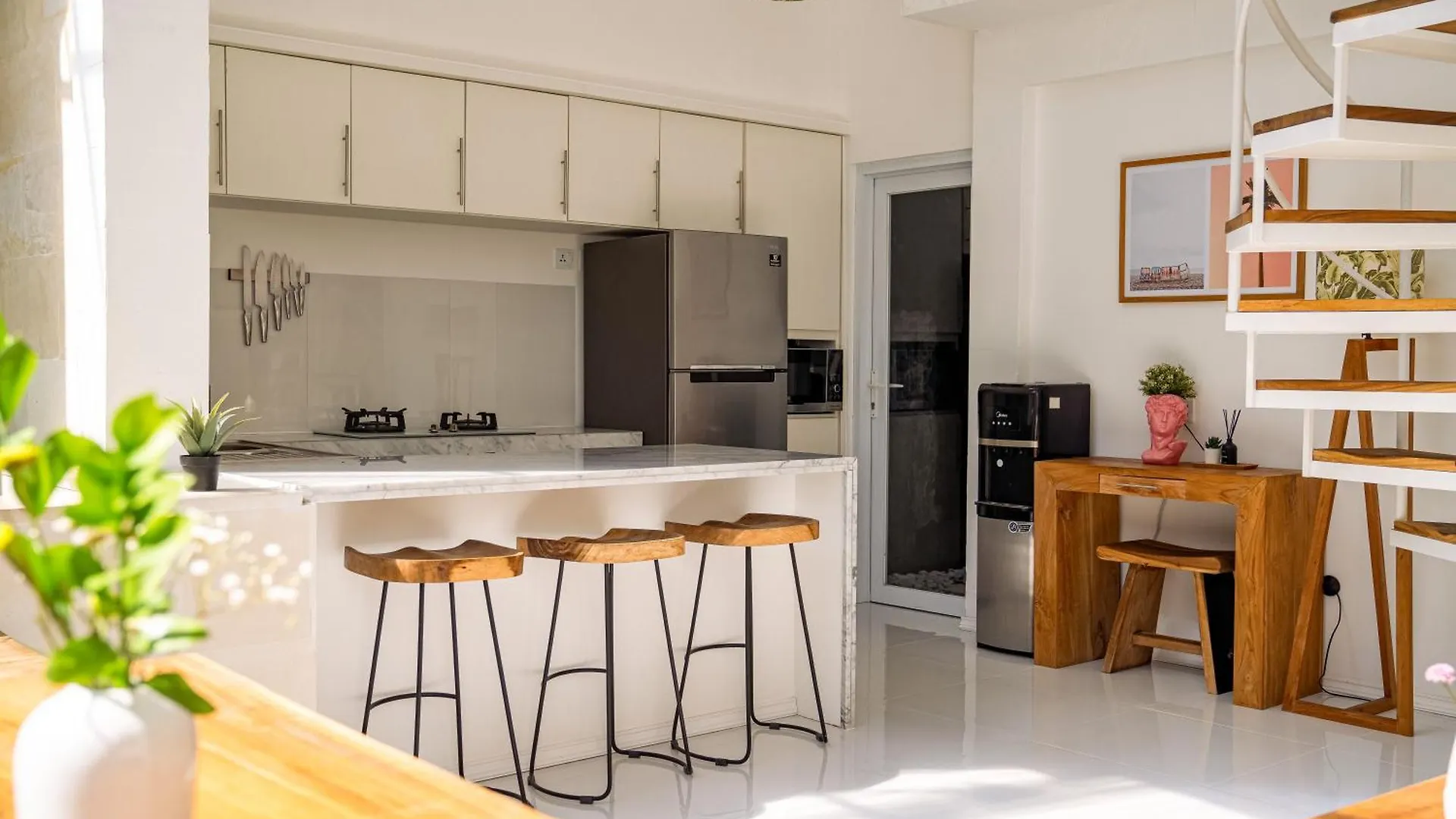 Spacious 3 Bedroom Villa With Private Pool And Billiards Seminyak
