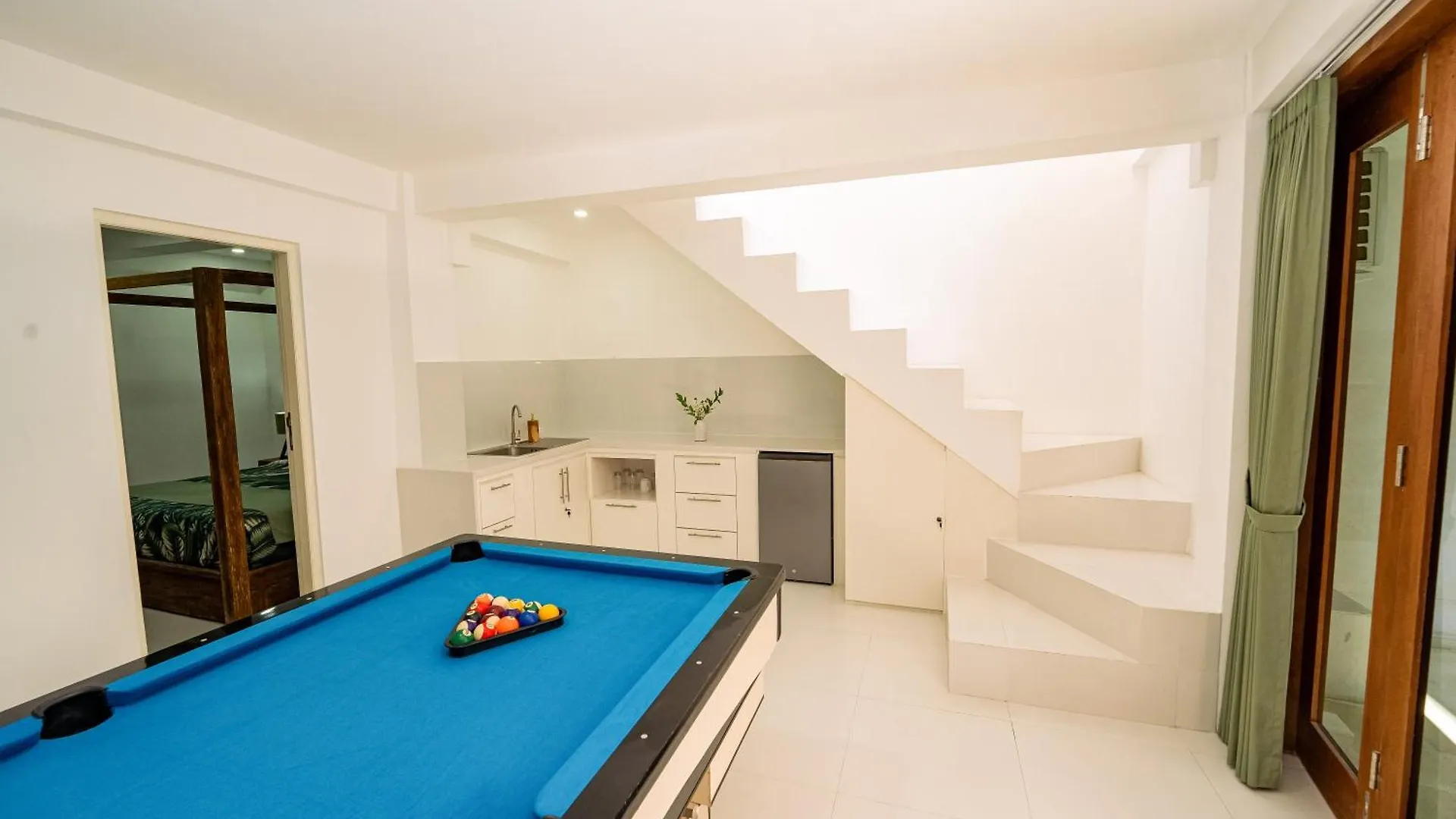 Spacious 3 Bedroom Villa With Private Pool And Billiards Seminyak